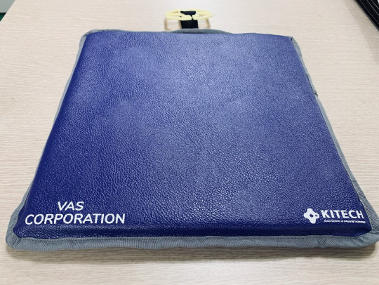 베트남에 수출되는 '차량 속 잠든 어린이 확인 방석'으로, 차량에 탑승한 어린이의 승하차 상태를 실시간으로 스마트폰에 전송한다.  생기원 제공.